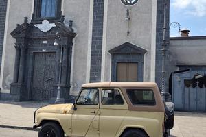 Uaz 469 fuoristrada russo militare. 