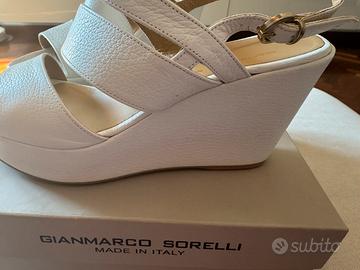 Scarpe bianche con zeppa