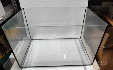 acquario cm 40x25 litri 20 circa