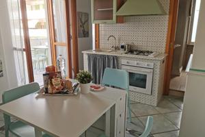 Appartamentino 50m dal mare terrazzino posto auto