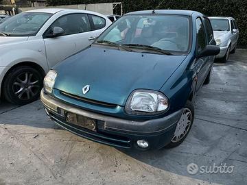 Ricambi usati per Renault Clio 1.1.benz 1997