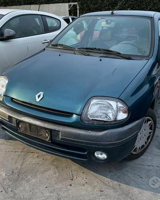 Ricambi usati per Renault Clio 1.1.benz 1997