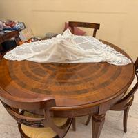 Tavolo da salotto di buona fattura