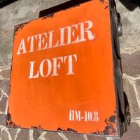 Tavolino basso in legno stile indistriale