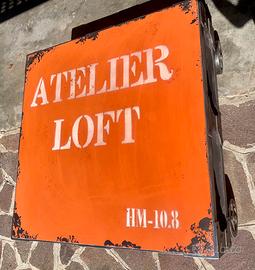 Tavolino basso in legno stile indistriale