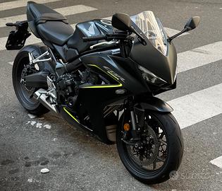 Honda CBR 650 R E-Clutch!