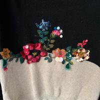 Caldo maglione con ricamo e paillettes