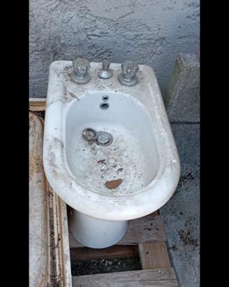 r.e.g.a.l.o. bidet e cassetta water