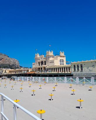 Mondello a pochi passi dalla piazza 