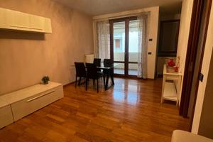 Appartamento con 1 camera e garage. Arredato