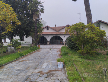 Casa indipendente con parco