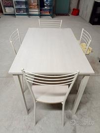 tavolo allungabile come nuovo + 4 sedie