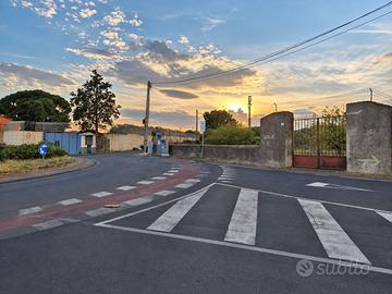 Vasto terreno angolare via Santa Chiara