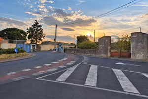 Vasto terreno angolare via Santa Chiara