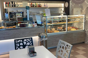 Bancone caffetteria e pasticceria