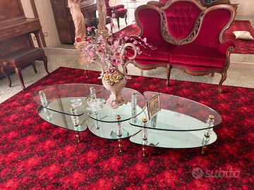 Tavolino basso da sala in vetro e vaso