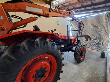 Caricatore trattore forestale Same e rimorchio