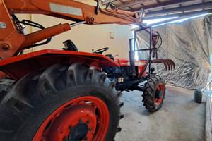 Caricatore trattore forestale Same e rimorchio