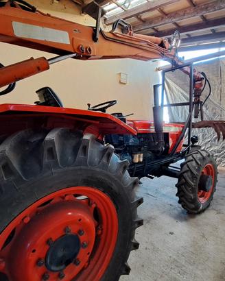 Caricatore trattore forestale Same e rimorchio