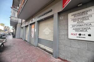 NEGOZIO A GRUMO NEVANO