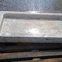 lavello in marmo scolpito