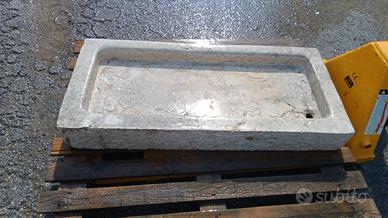 lavello in marmo scolpito