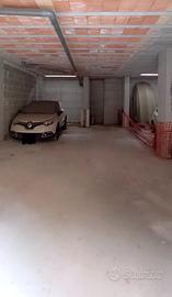 35 mq porzione uso garage o box, Posto Auto
