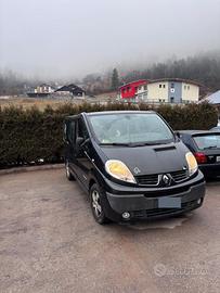 renault trafic passenger