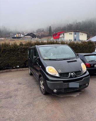 renault trafic passenger