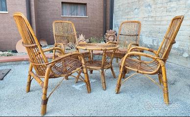 Sedie in vimini più tavolo 