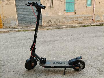 monopattino elettrico ducati pro evo 1 