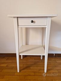 Comodino bianco Ikea modello Hemnes