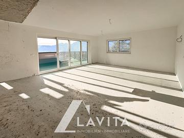 Ampio bilocale con terrazza a Montagna