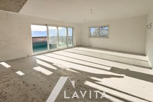 Ampio bilocale con terrazza a Montagna