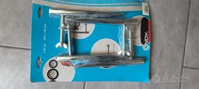 Set 4 supporti da parete per pneumatici auto