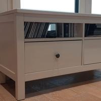 Mobiletto in legno laccato