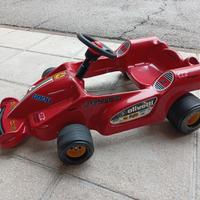 giocattolo macchina a pedali Ferrari
