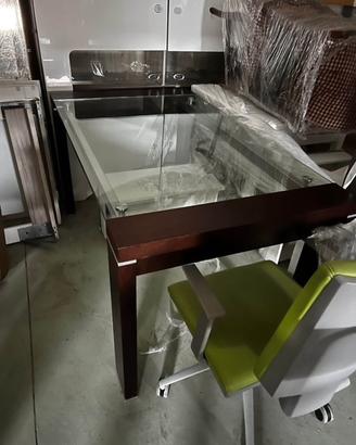 Tavolo moderno in legno e vetro