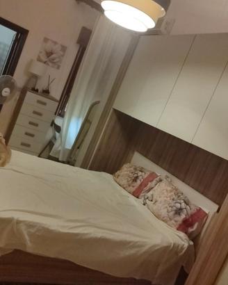 Camera da letto pari al nuovo