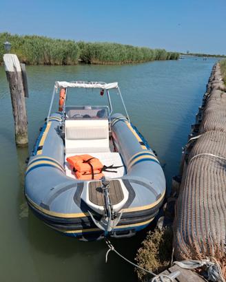 Gommone marca Marlin, modello 530, con carrello.