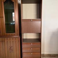 Mobile con cassetti e spazi pratici