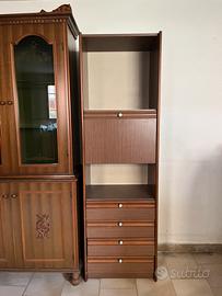 Mobile con cassetti e spazi pratici