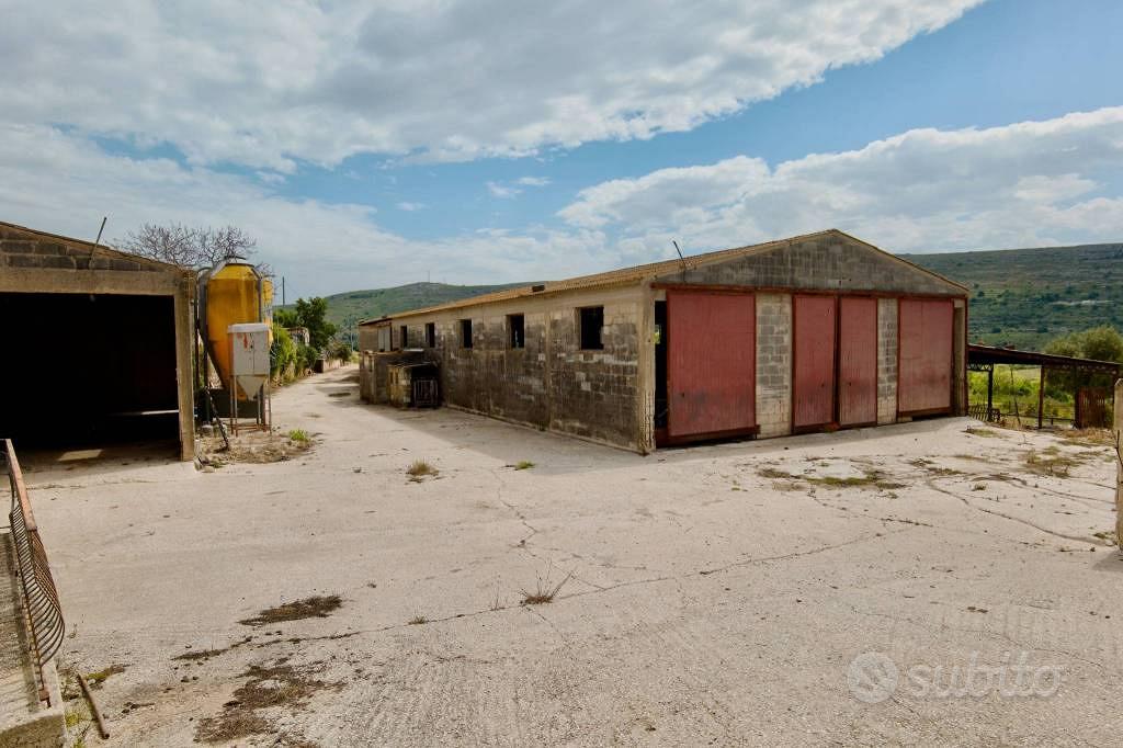 Rustico / Casale di 132 m² con 4 locali a Ragusa - Altro