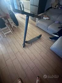 Monopattino elettrico da aggiustare