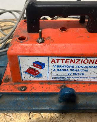 vibratore battipiastrelle manuale della Ghelfi,