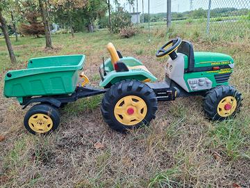 trattore a pedali con rimorchio