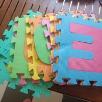 tappeto puzzle lettere 