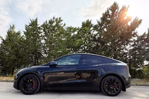 Model Y  RWD #B E L L I S S I M A #