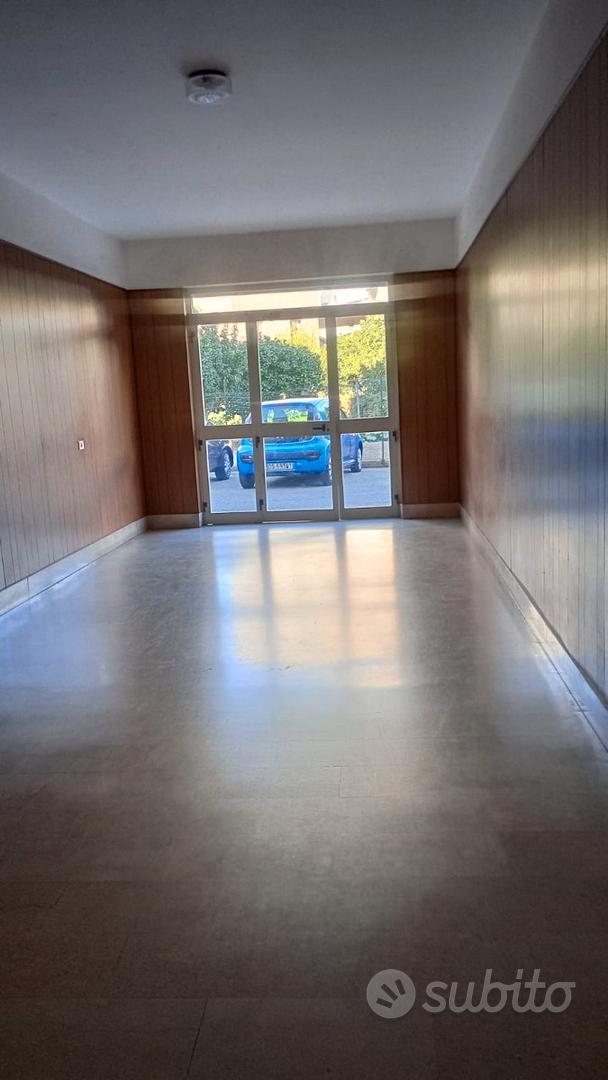 Ampio appartamento viale Laboccetta RC - Vista 4
