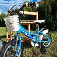 Bicicletta azzurra bimba